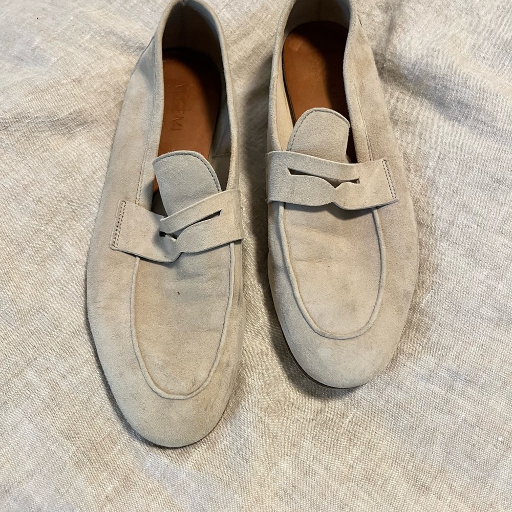 M. Gemi Women’s size 9 cream suede Italian loafers. Great condition.